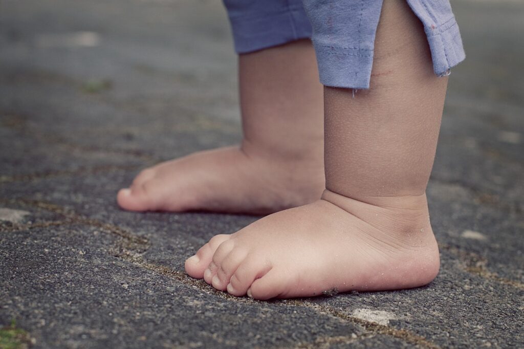 幼児のアトピーと将来のために保険を見直すべき理由は？