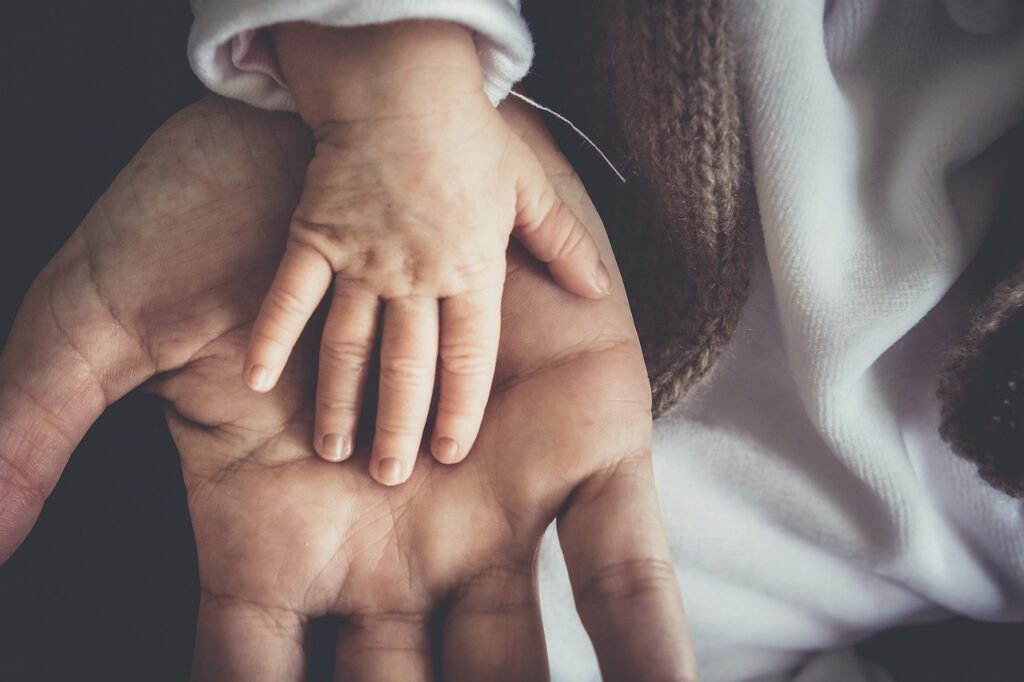 幼児のアトピーに薬を塗らせてくれない時の対処法は？